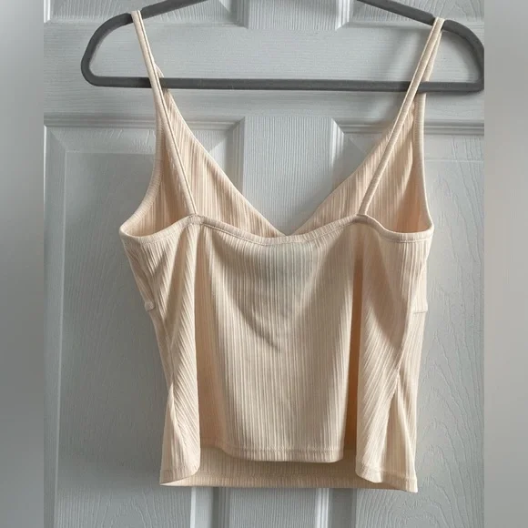 NWT Reformation Isabel Knit Top Size Medium in Color Sugar - Picture 4 of 5